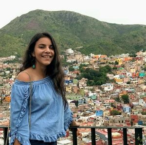 Meet your Posher, Alejandra